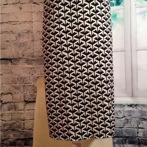 Lovely Black and White Max Studio Dress - Picture 2 of 12